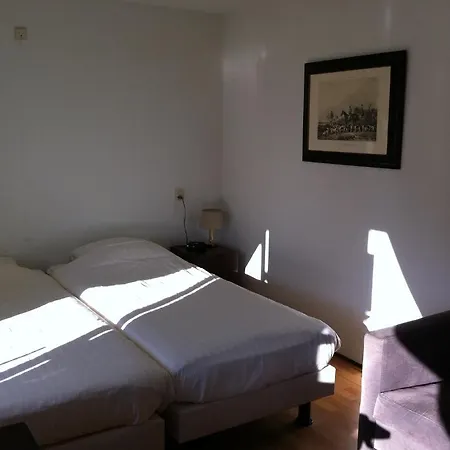 Hotel-restaurant Krabbendam מלון 2*